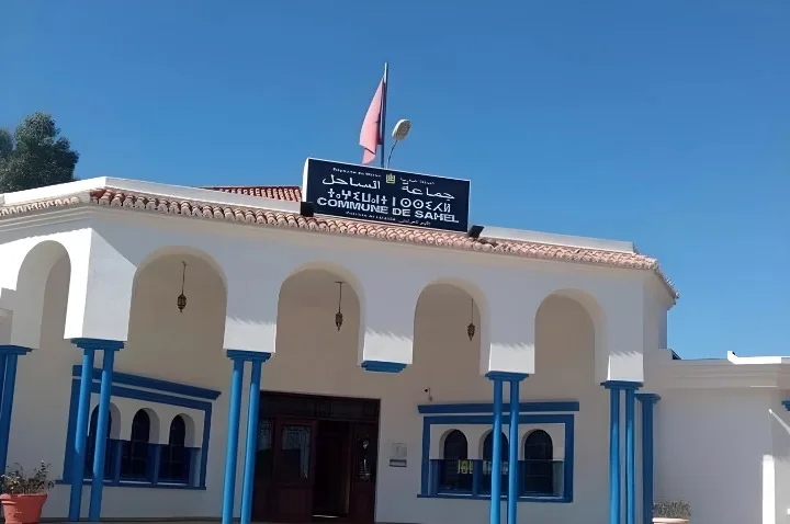الداخلية تحيل ملف رئيس جماعة الساحل الشمالي إلى القضاء الإداري في طنجة
