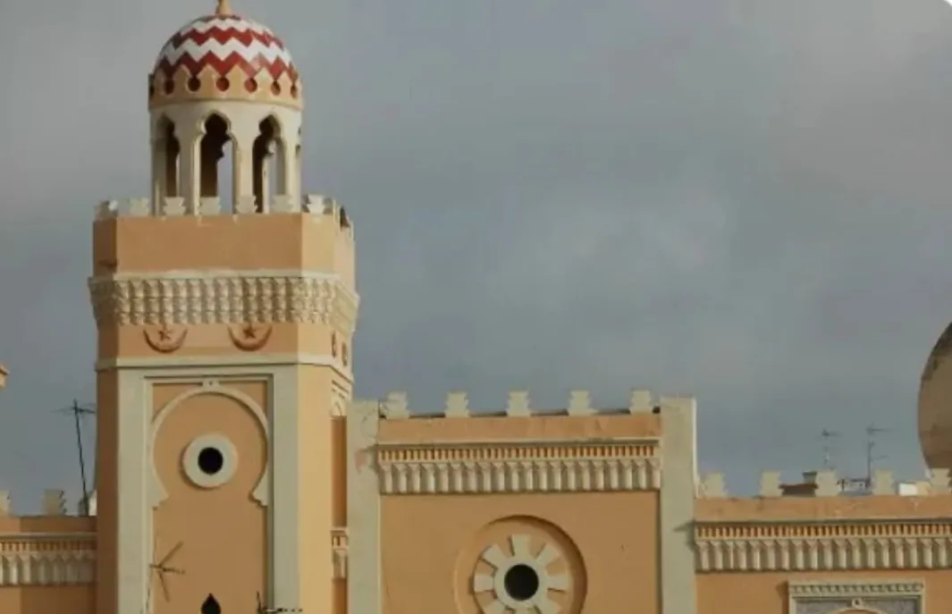 اللجنة الإسلامية في مليلية المحتلة ترفض قرار الحكومة المحلية “منع الأذان”
