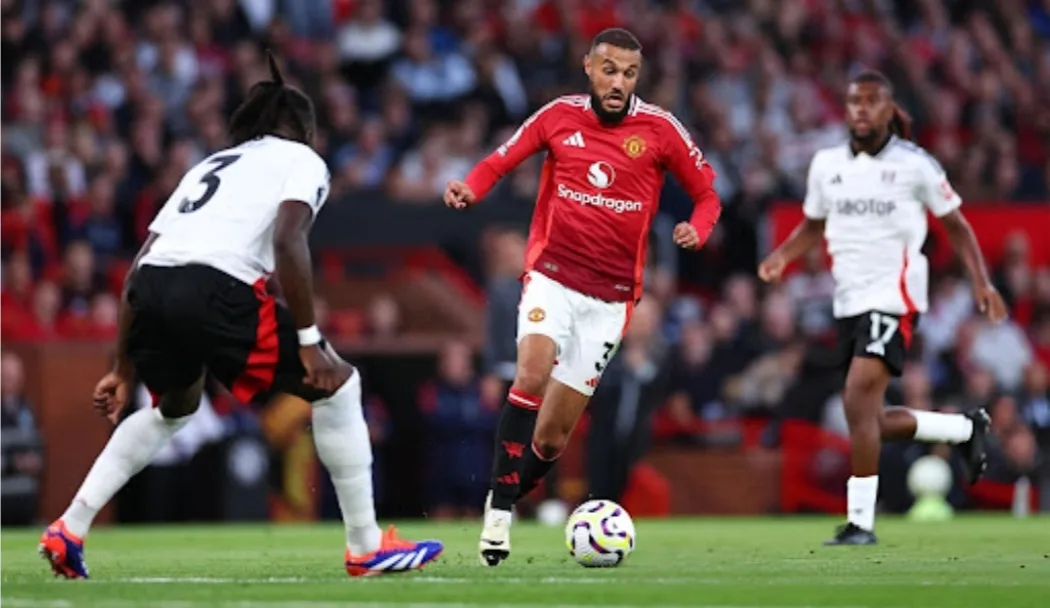 النجم المغربي مزراوي لاعب الشهر في الدوري الانجليزي الممتاز