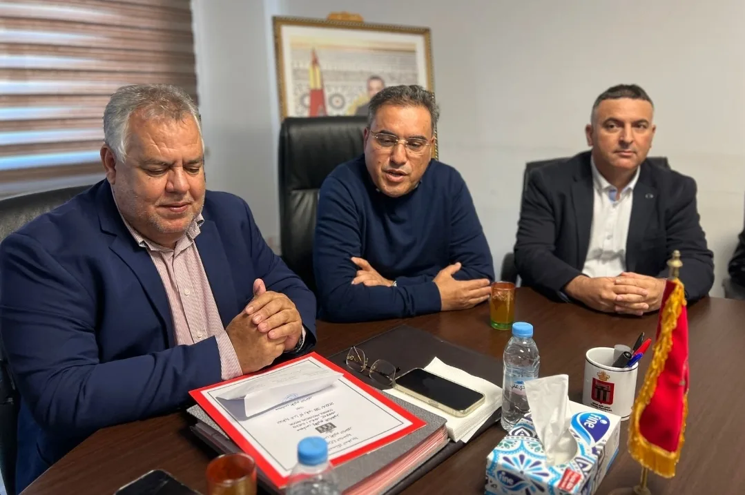 مجلس إقليم الناظور يسلم حافلات للنقل المدرسي والرياضي