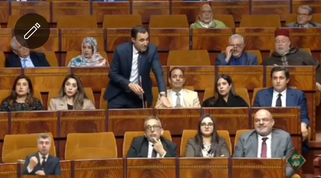 فيديو :     البرلماني توحتوح يثير مشاكل التأخر في مشروع تثنية الطريق الوطنية رقم 16 بالناظور وعدم فتح الممرات بجماعة بوعرك