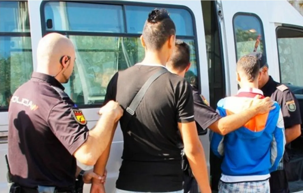 حاكم سبتة يدعو إلى ميثاق للهجرة في ظل وجود المئات من القاصرين المغاربة في الثغر المحتل