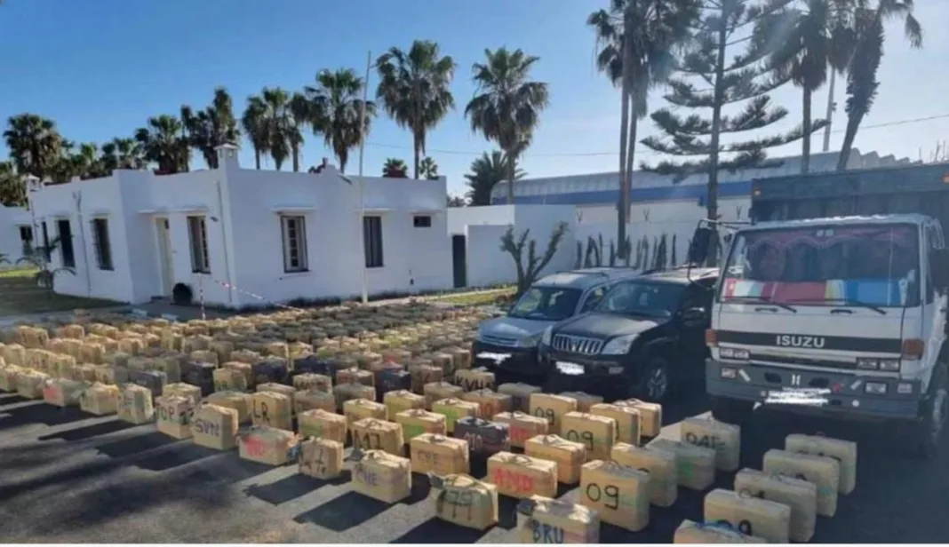 جمارك جهوية آسفي تطالب معتقل بسجن مكناس يتحدر من الناظور بأداء مبلغ 122 مليار في جريمة لا علاقة له بها