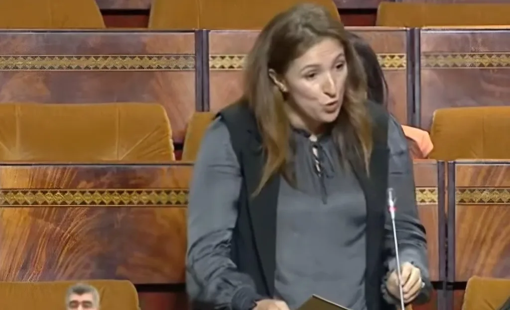 البرلمانية أعبوت تسأل وزيرين في حكومة أخنوش عن شلل في جناح أمراض القلب والشرايين بالحسيمة وفي وضعية الطرق