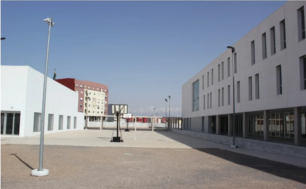 خطير :    عنصريان في مؤسسة “لوبي ذي فيغا” الإسبانية بالناظور يتعمدان إرساب 90 في المائة من التلاميذ رغم تفوقهم