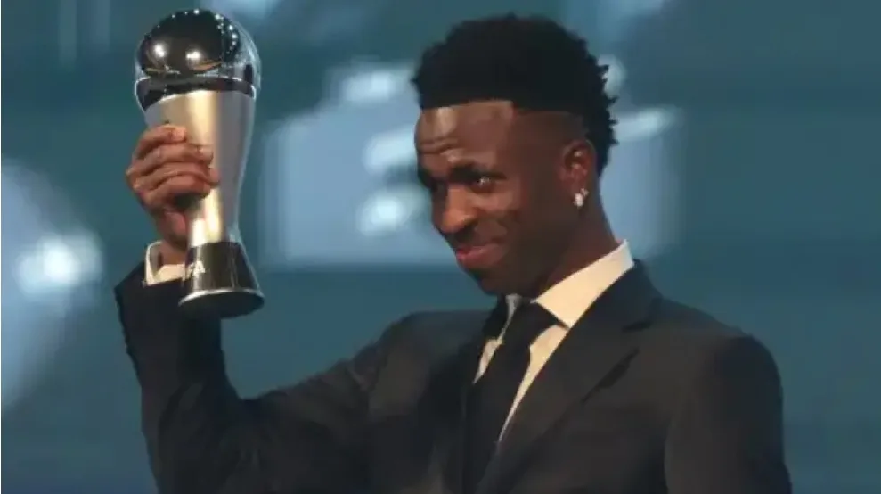 رد الإعتبار … فينيسيوس يتوج كأفضل لاعب في العالم