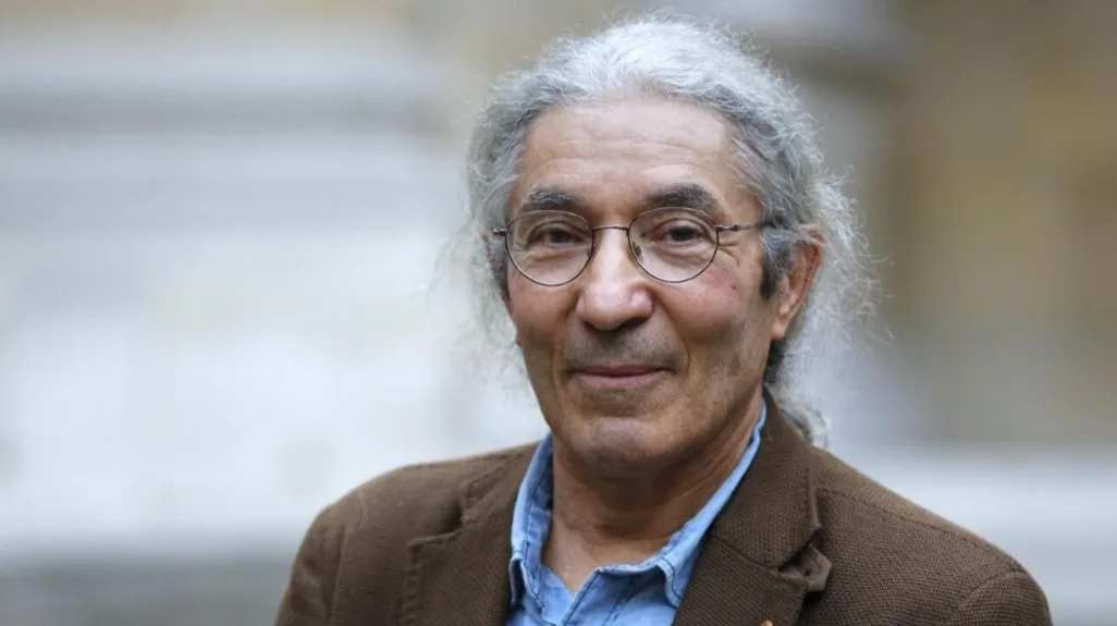 شهادته في حق تاريخ المغرب كلفته كثيرا … نقل الكاتب الجزائري الشهير صنصال من السجن إلى العناية المركزة