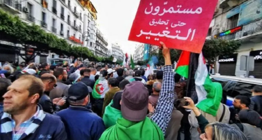 دعوة لإسقاط النظام العسكري … جزائريون يطلقون نداء بأسلوبهم #مانيش راضي