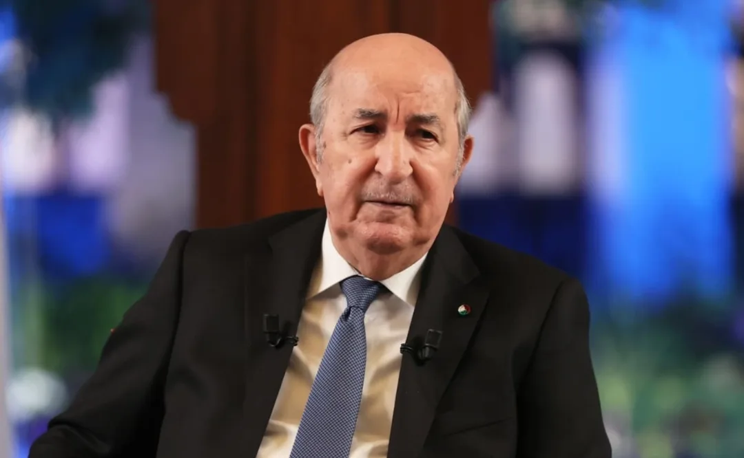 غباء نظام بدأ يتهاوى … الجزائر تواصل التصعيد مع فرنسا بأزمات جديدة بعد إعتراف باريس بمغربية الصحراء
