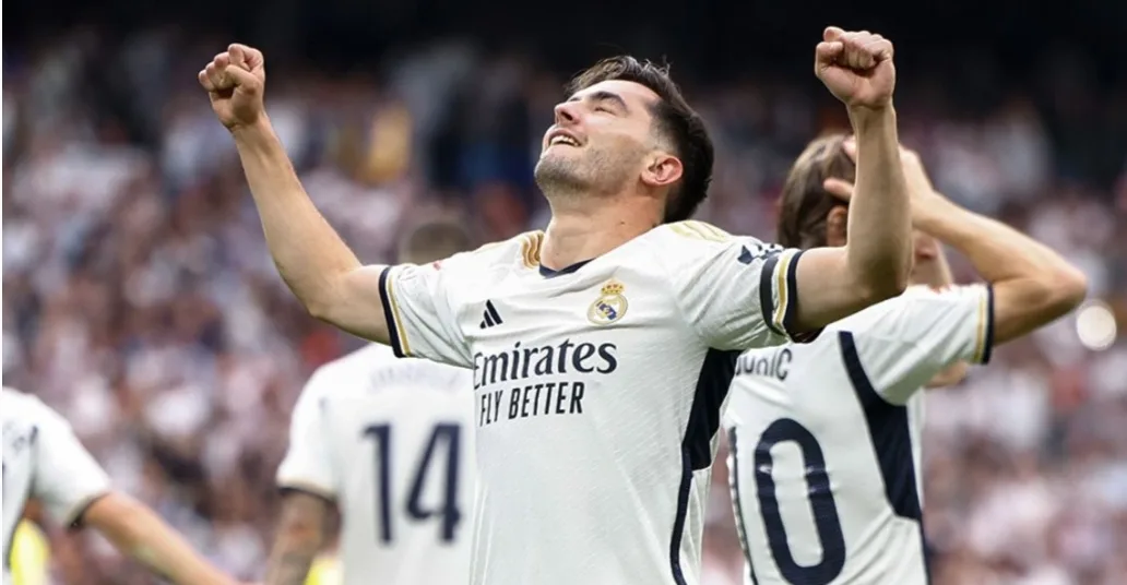 دياز يتألق ويساهم في فوز ريال مدريد على إشبيلية برباعية ليعتلي المركز الثاني