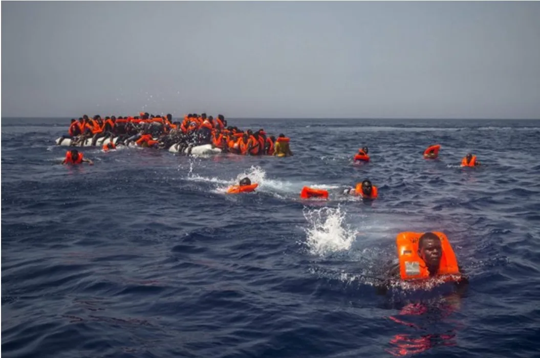 عصابات “الحريك” تقذف بأربعة مهاجرين وسط المحيط بين المغرب وجزر الكناري وتقتل خامس بطعنة