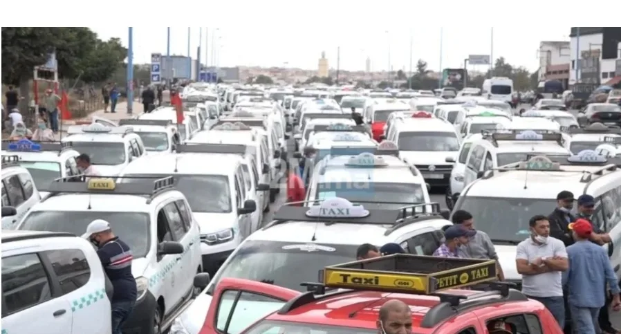 توجيهات جديدة لوزير الداخلية لتحسين جودة خدمات النقل بسيارات الأجرة في المغرب