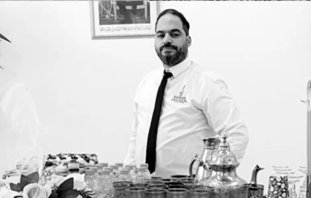 وداعًا حليم .. أيقونة الابتسامة وخادم القهوة الأنيق في “مقهى الدوحة” بالناظور يرحل عن الدنيا