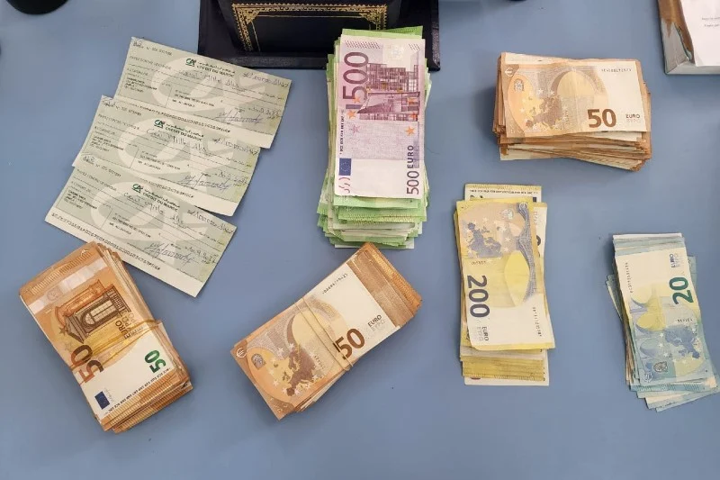 تحقيقات واسعة لكشف مخاطر تهريب العملة الصعبة بالتزامن مع نهاية العام