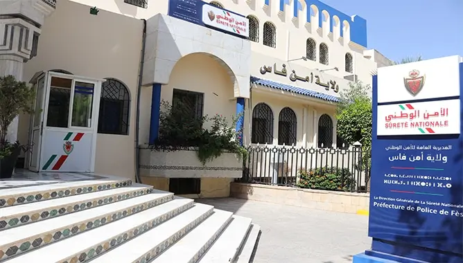 توقيف مؤقت لشرطي بفاس بعد اتهامات بالنصب والابتزاز