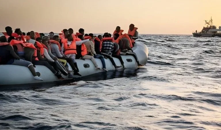 إحباط عملية للهجرة غير الشرعية على ساحل النعيلة بطرفاية يوقف 59 مهاجرا