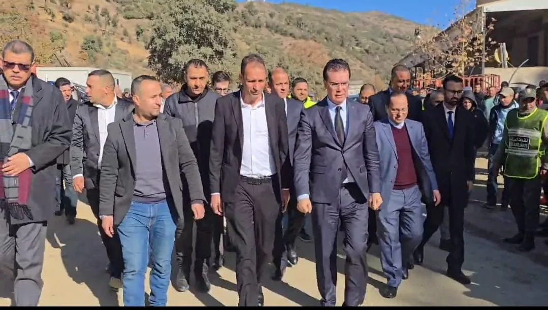 بعد مقالات “كواليس الريف” حول تراخي باشا إمزورن … عامل إقليم الحسيمة يعطي تعليماته لتحرير الملك العمومي !