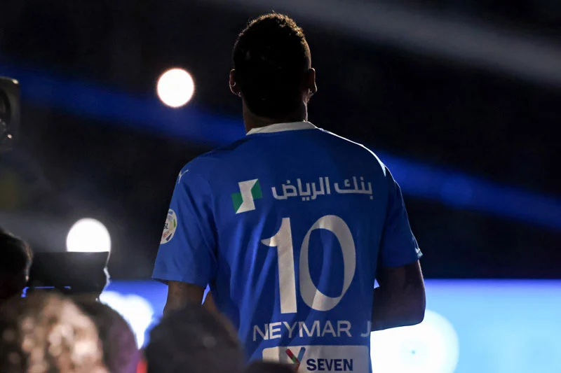 نيمار ينهى عقده مع الهلال السعودي بالتراضي بعد فترة قصيرة مليئة بالإصابات