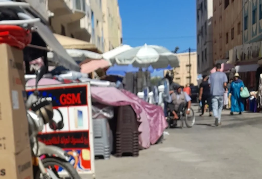 في ظل وجود سلطات مرتشية … مطالب لعامل الحسيمة بالتحرك نحو شوارع مدينة إمزورن المحتلة