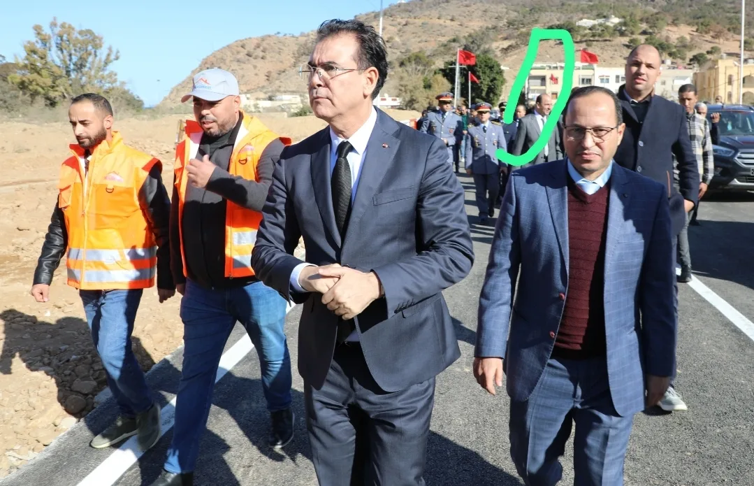 عامل الحسيمة يهمش رئيس جماعة بني بوفراح خلال تدشين قنطرة بسبب قضايا تتعلق بالتدبير المحلي