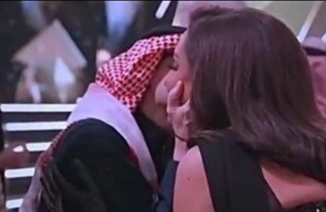 بعد ضجة القبلة ( بوش آ بوش ) … مع المغني عبد المجيد عبد الله … المغنية المصرية أنغام تعلن استئناف نشاطها الفني في السعودية