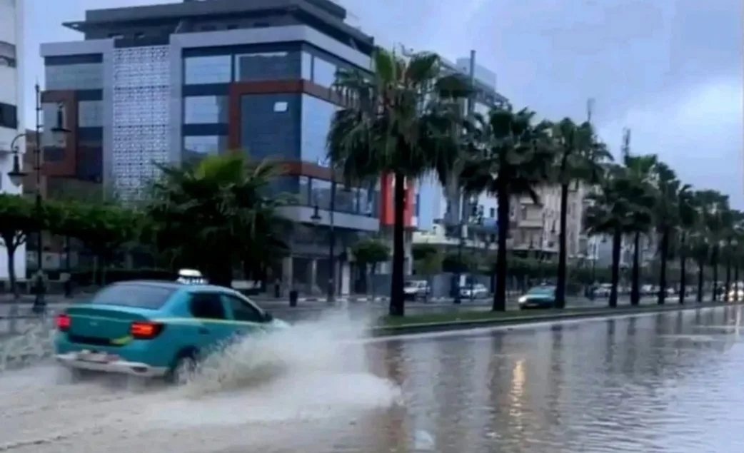 أمطار متوسطة تغرق طنجة