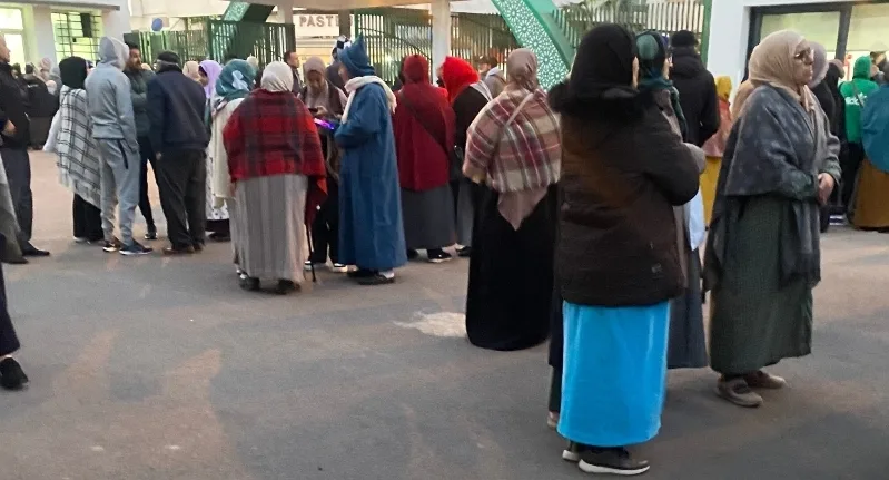 فوضى كبيرة أمام معهد باستور بالدار البيضاء بسبب غياب لقاح إلتهاب السحايا لأداء العمرة … ووزارة الصحة خارج الواقع