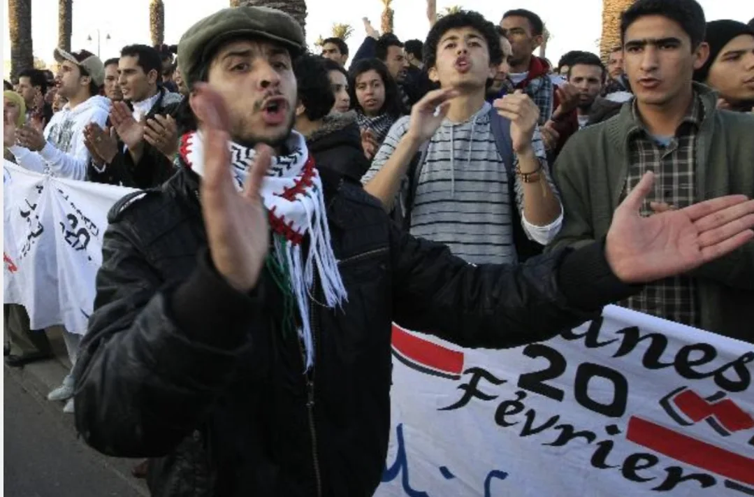 وفاة أسامة الخليفي قائد 20 فبراير الذي قاد الحراك السياسي والاجتماعي في المغرب وأسقط بموجبه الدستور