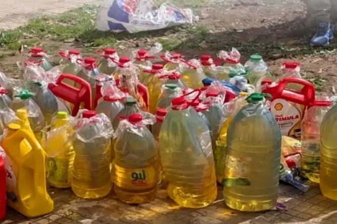 العثور على 300 لتر من البنزين في منزل موظف بالحي الحسني في الدار البيضاء يثير الجدل حول هدر المال العام