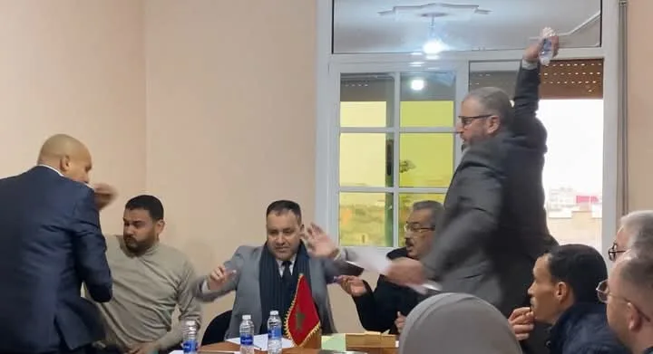 إصابة قائد خلال تبادل اللكمات بين أعضاء بمجلس جماعة وردانة بإقليم الدريوش في دورة فبراير