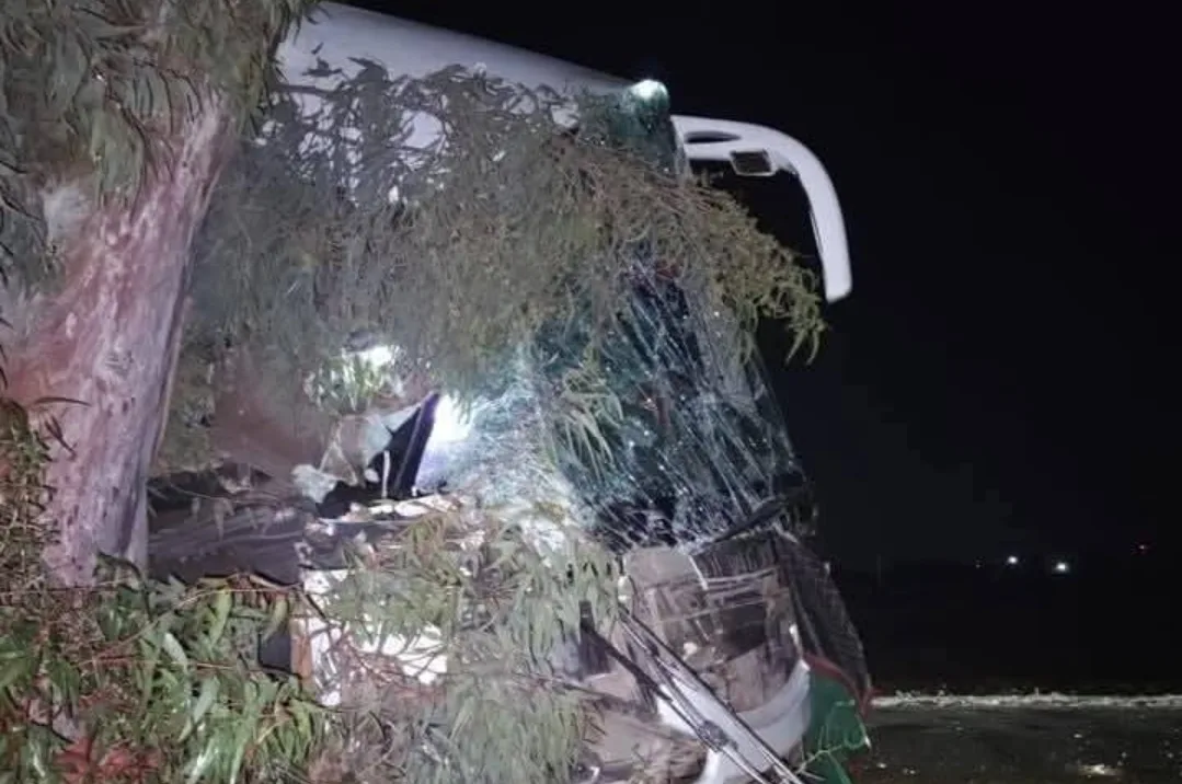 فاجعة بإقليم الجديدة … شجار عنيف داخل حافلة يتسبب في إنقلابها ويخلف قتيلة وعدد من الجرحى