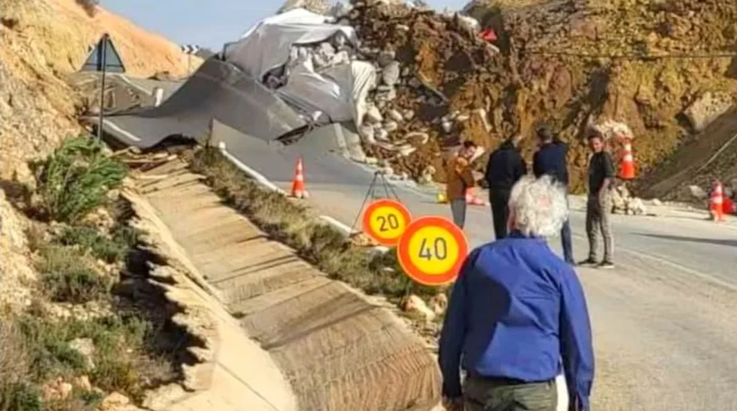 البرلماني نبيل اليزيدي يسأل وزير التجهيز عن الوضع الكارثي للطريق الساحلي رقم 16 الرابط بين الحسيمة وتطوان