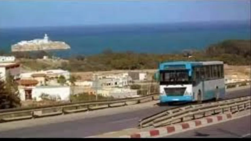 فاطمة الكشوطي تسائل وزير الداخلية حول تهالك حافلات النقل الحضري التي تربط إمزورن بالحسيمة