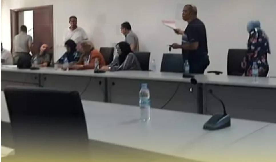 رئيس جماعة المنزل بصفرو يصف عضو جماعي ب “الكلب” ورئيس جماعة الربع الفوقي بتازة يقوم بذات التصرف