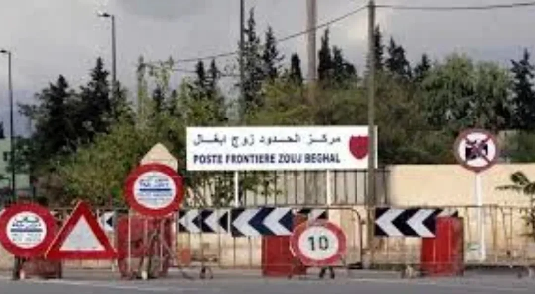 جرى تسليمهم عبر زوج بغال بوجدة … الجزائر تفرج عن 31 مغربياً ضمن ملف “المحتجزين”