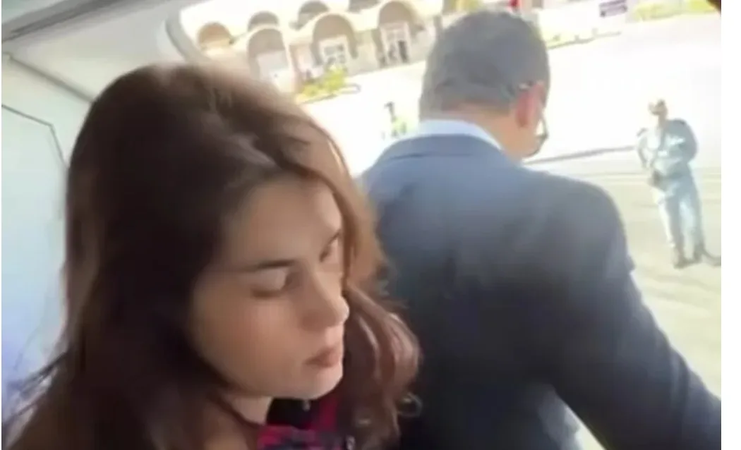 سلطات مطار العيون تُعيد برلمانيين أوروبيين موالين للبوليساريو إلى بلادهم