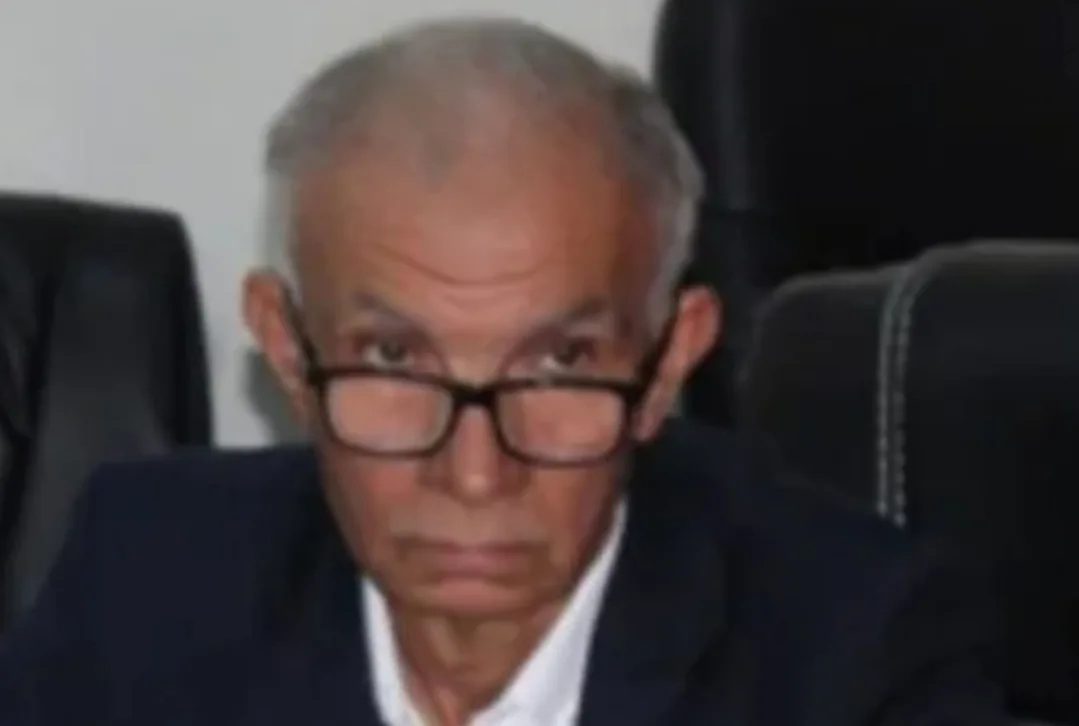 الرئيس يسلم عقد إزدياد بطريقة غير قانونية … فضيحة أخرى تهز جماعة العروي بالناظور