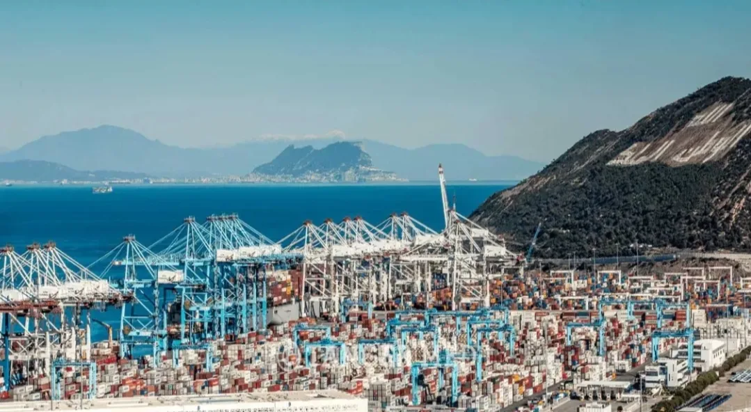 إعفاء مدير ميناء طنجة المتوسط بسبب إستثماراته في إسبانيا