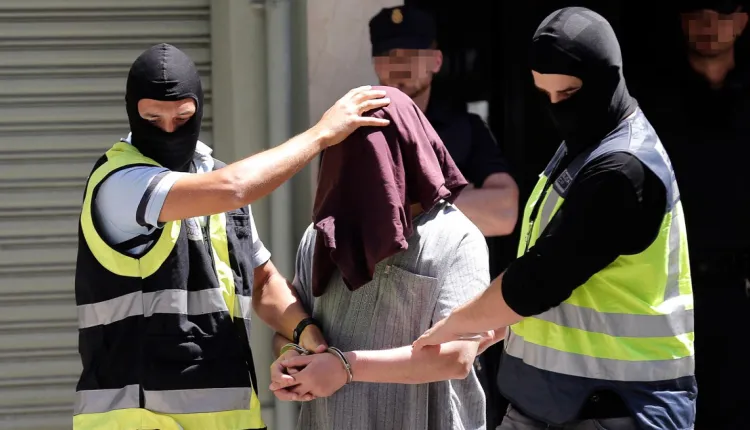 توقيف “علال التيجيفي” المغربي الأصل في فرنسا بعد ارتكابه سلسلة جرائم قتل وارتباطه بقضايا الإرهاب