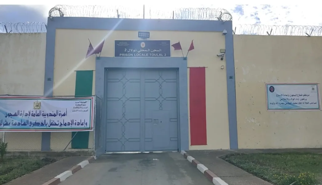 إيداع 15 تلميذا سجن تولال بمكناس بعد مقتل زميل لهم بحجارة في رأسه
