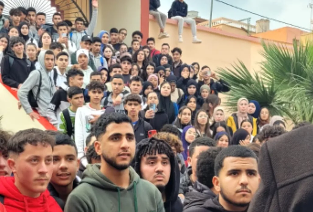 فيديو :    إحتجاجات وإنهيارات عصبية لتلاميذ ثانوية فرخانة التأهيلية بإقليم الناظور بسبب سوء الإدارة والخدمات