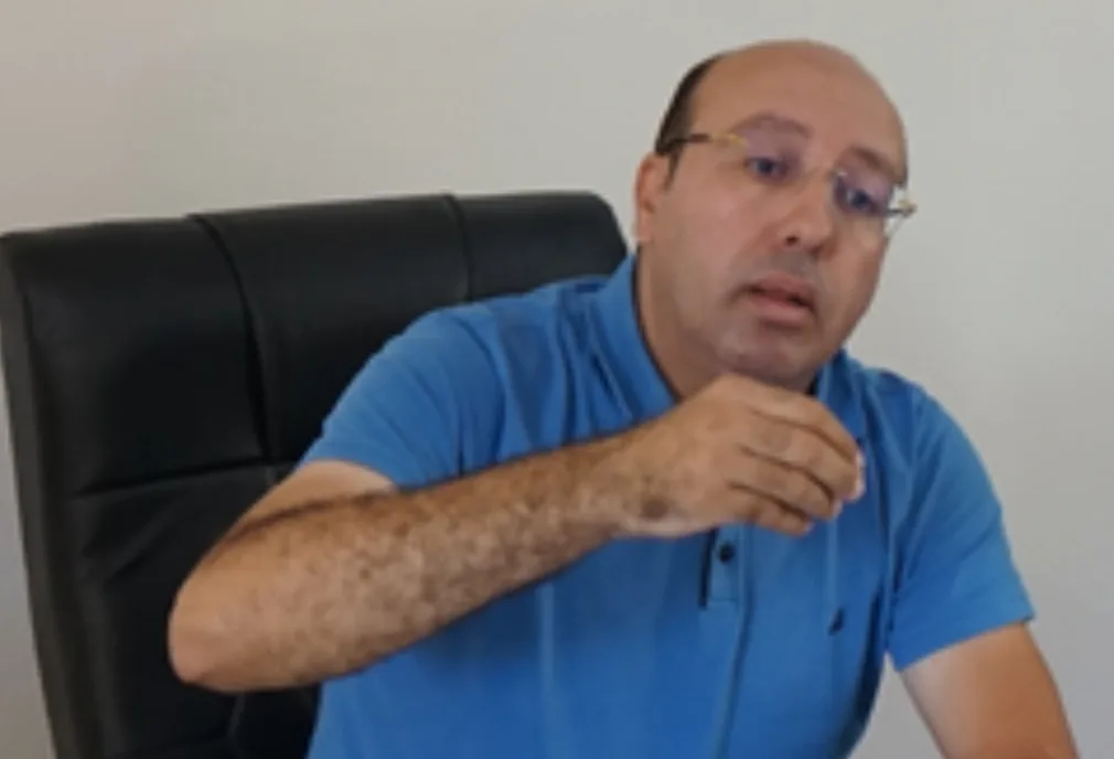 إستغلال سيارات الدولة … فضيحة الوزير بايتاس في حملة انتخابية سابقة لأوانها يكررها رئيس جماعة أربعاء تاوريرت بالحسيمة !