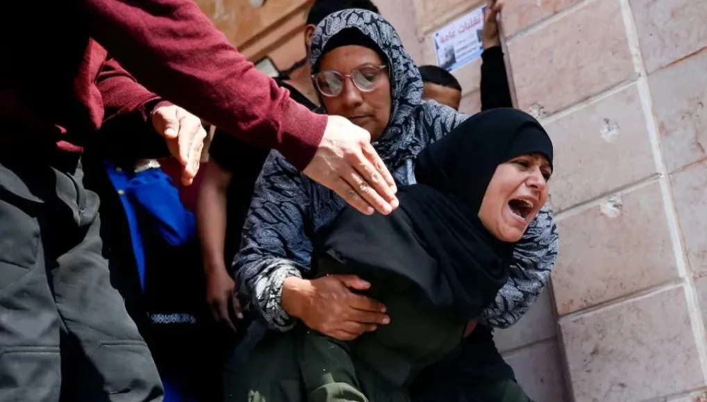 غارة جوية إسرائيلية تقتل خمسة أشخاص على الأقل بغزة في ظل انهيار اتفاق وقف إطلاق النار بين الطرفين