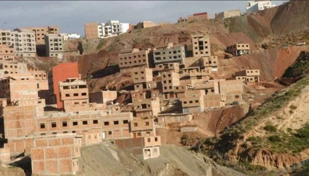 مطالب بفتح تحقيق عاجل مع منتخبين جدد بجماعة الحسيمة في جرائم قطاع التعمير