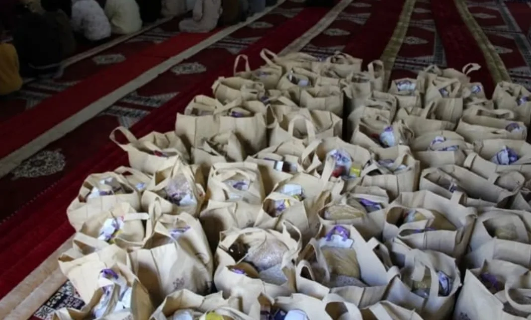الانتشار الواسع للقفف الرمضانية بالحسيمة يثير الجدل وسط تساؤلات حول التمويل والاستغلال الانتخابي