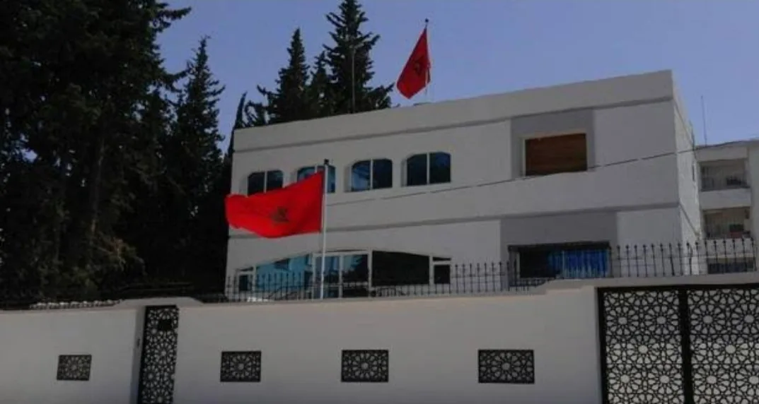الجزائر تطرد دبلوماسي مغربي من قنصلية وهران وتمهله 48 ساعة لمغادرة البلاد