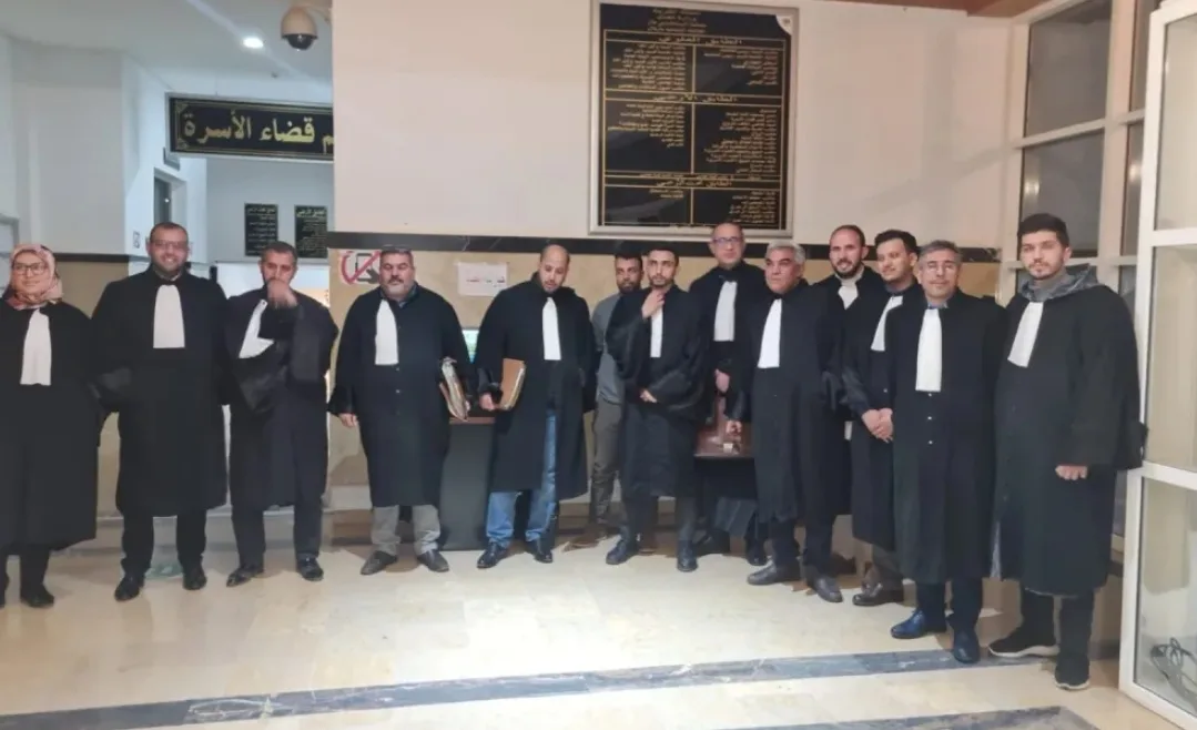 غريب :    أحكاماً بالسجن في حق متظاهرين ضد ارتفاع أسعار السمك