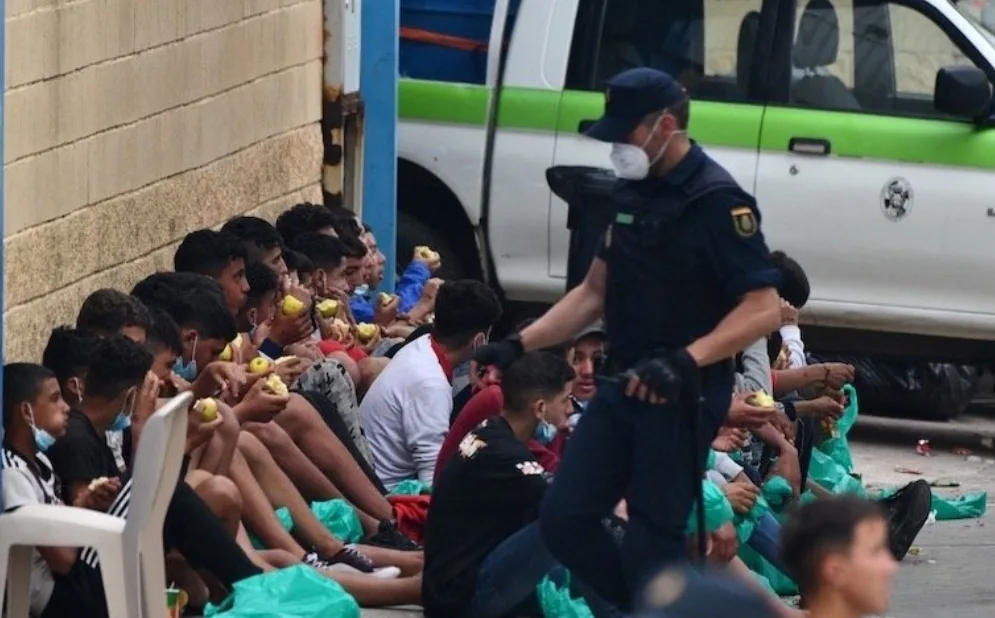 حزب لا هم له سوى المغرب … “فوكس” يتقدم بمقترح قانون لترحيل مغاربة