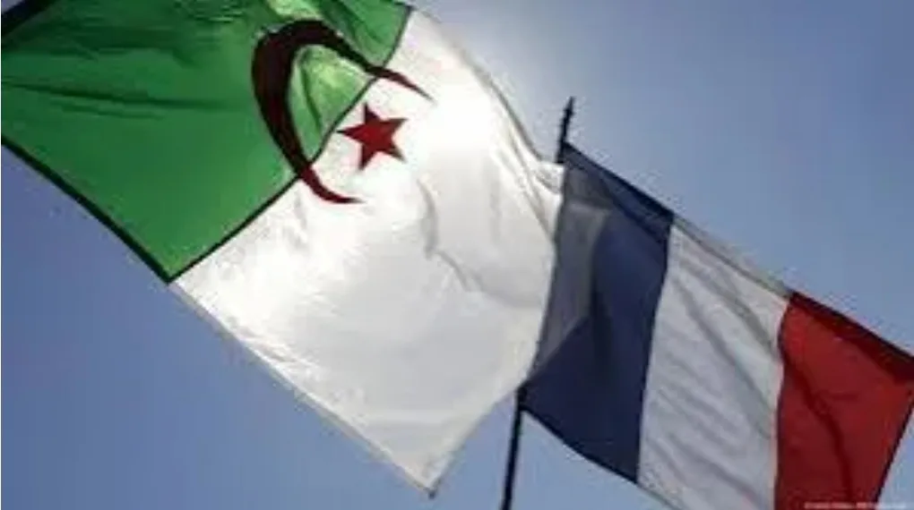 الجزائر تمنع دبلوماسييها من السفر إلى فرنسا حتى إشعار آخر