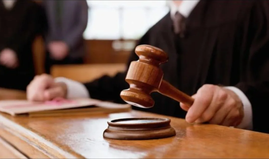 هل ستتابعها النيابة العامة بتهمة الكذب … المحامية الفرنسية تتراجع عن تصريحاتها أمام المحكمة وتبرئ المتهمين المرفحين في قضية اغتصابها